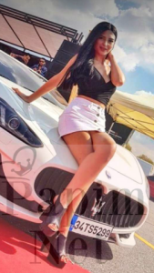 Enerjisi ile srle olan genç Maltepe Escort Bayan Burcu